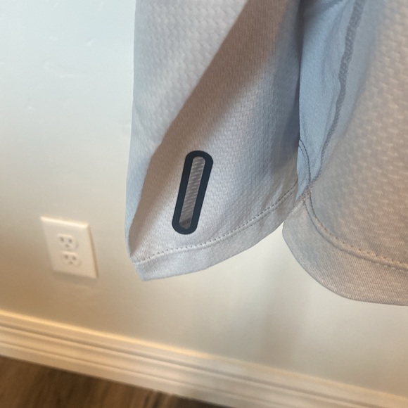 🎈RlaGed Women’s UPF 50+ Gray Shirt with Hood & Thumbholes, Size Small, NWT - Picture 4 of 11